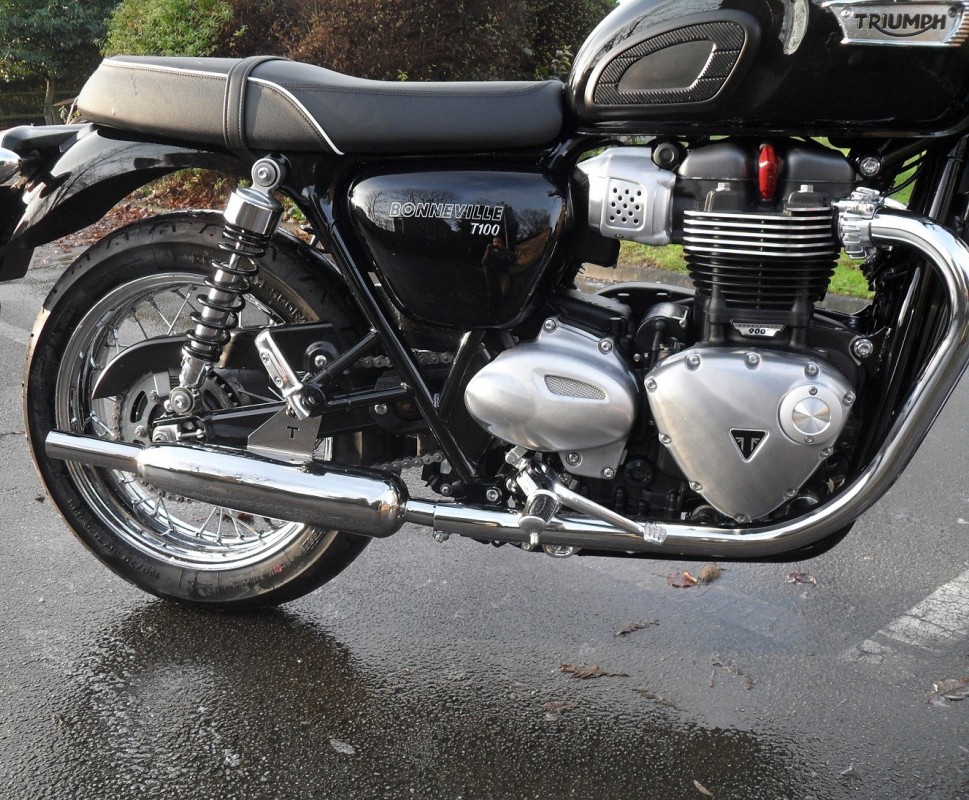 Triumph deals bonneville exhaust